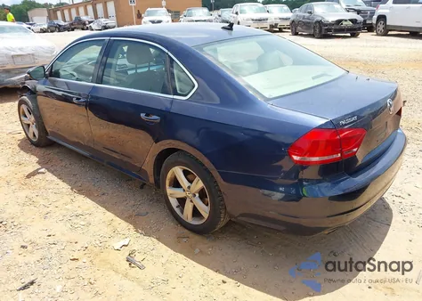 2012 Volkswagen Passat 2.5L Se z USA, uszkodzony, nr VIN 1VWBP7A36CC054506